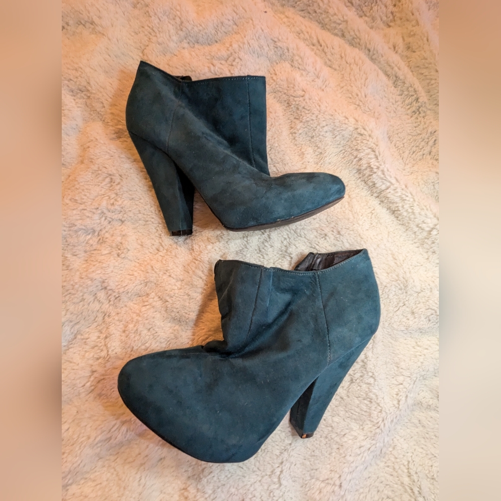 Guess 4.5in teal suede-like heels sz 7.5